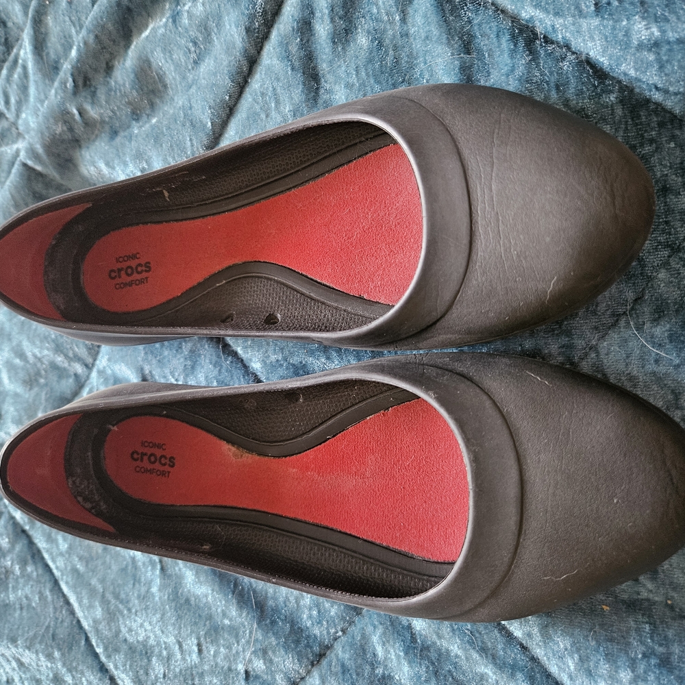 CROCS Pointed Toe Flats